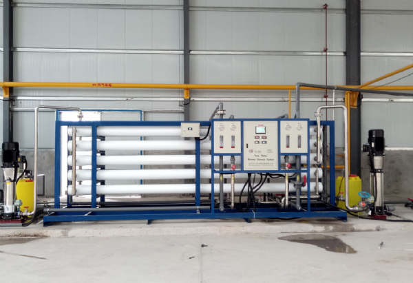 棗莊東昌20T雙級反滲透設備安裝完成